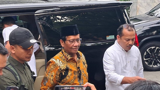 Mahfud soal Oknum Satpol PP Garut Dukung Gibran Pelanggaran Norak